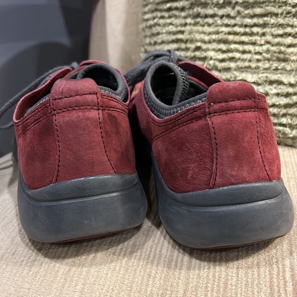 Dansko ELISE Wine, Comfort Suede Leather Slip-Ons Sole Slip Resistant Sneaker. - Picture 5 of 9